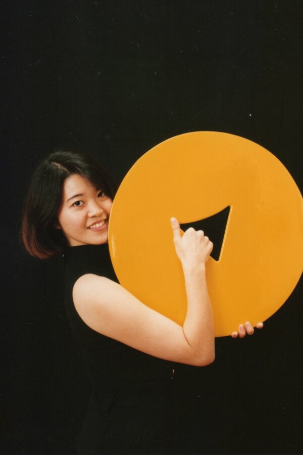 Pavel Herynek, Štít, 1993, dřevo a žlutý lak, ⌀ 50 cm; foto: Petr Zatloukal